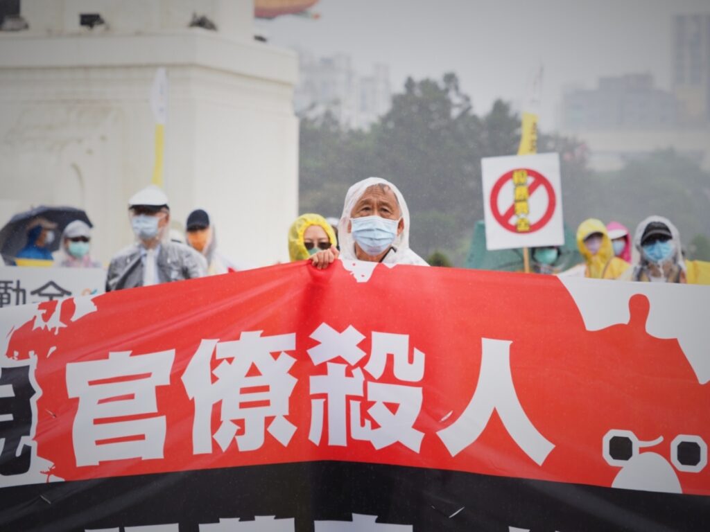 ▲侯寬仁任職檢察官期間屢承辦社會重大矚目案件,如周人蔘、太極門、馬英九特別費、雲林廢土案等,屢爆爭議,官運卻扶搖直上,可謂官僚殺人。(記者晨曦翻攝)