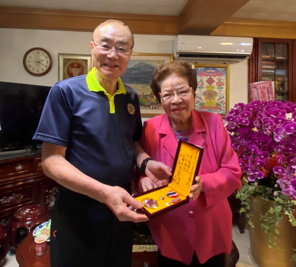 貢獻榮民眷25年   李子美獲輔導會頒榮光獎章