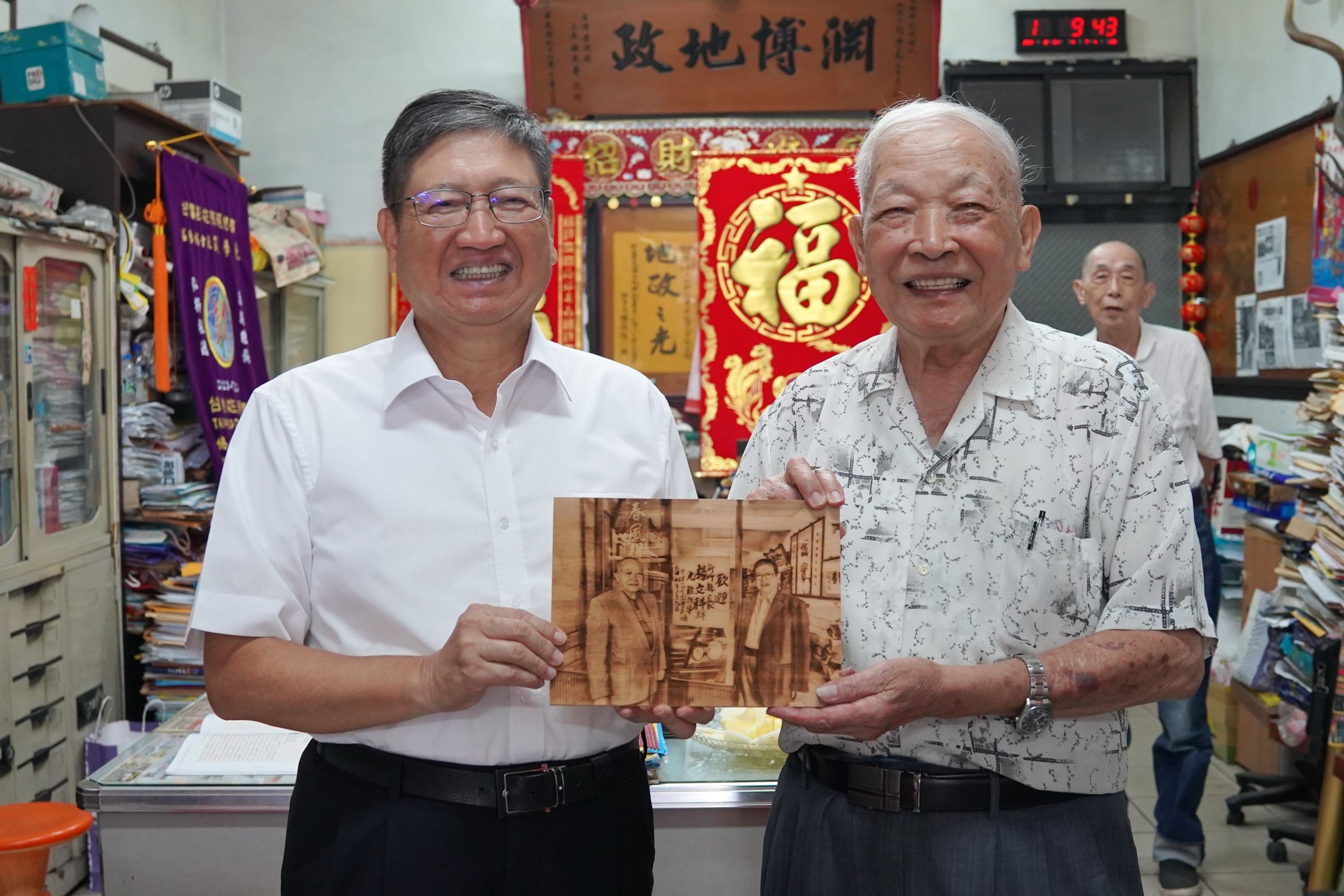 薪傳客家文化、關心地方 楊文科拜訪93歲耆老彭學堯