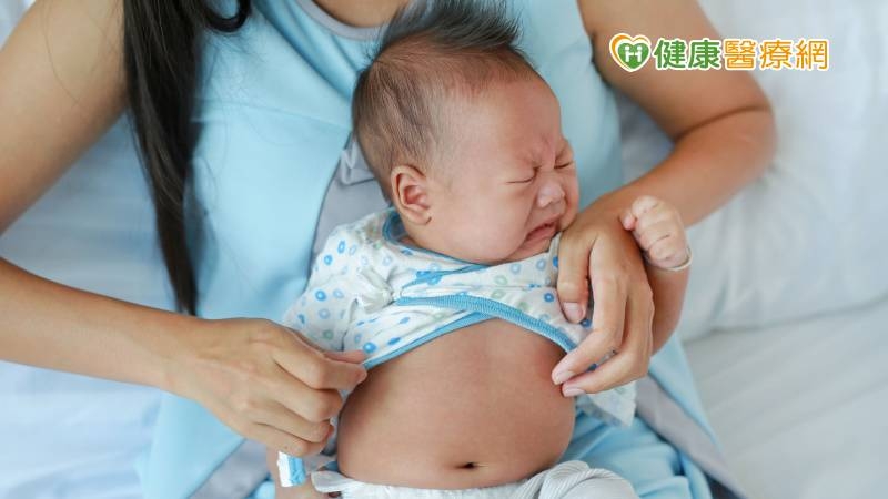 1歲嬰腺病毒康復仍反覆哭鬧? 醫警告:小心是「腹部急症」