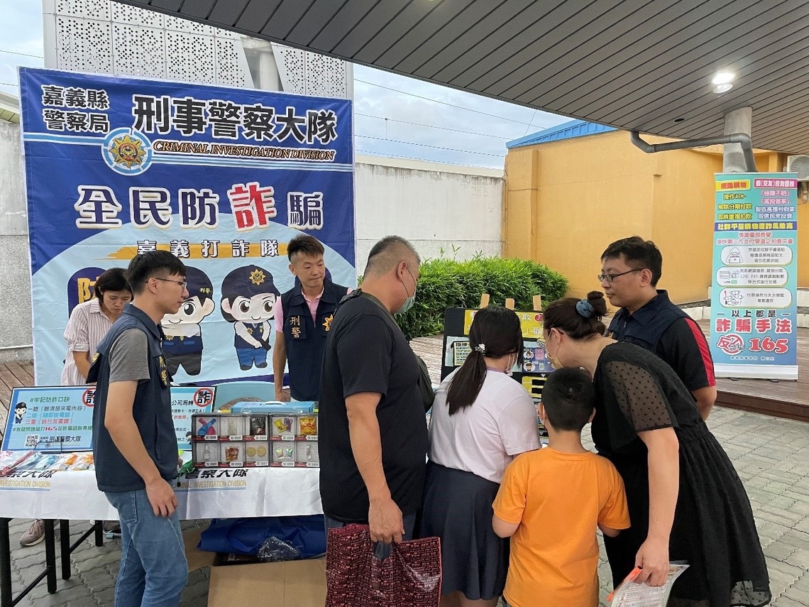 嘉義民雄大士爺文化祭 嘉義縣警察局打詐隊駛進打貓站抓「詐騙鬼」