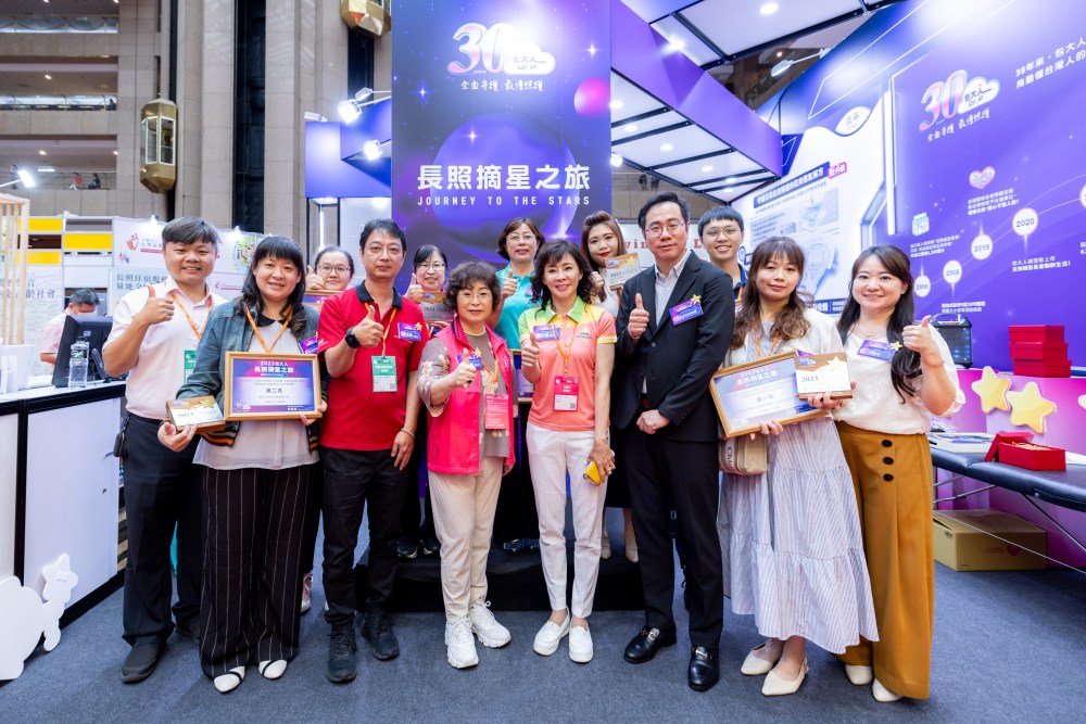 ▲成人紙尿褲領導品牌包大人首次舉辦「長照摘星之旅」,藉由星級競賽榮譽率先發起長照界的米其林評鑑制度。(圖/孟憲玉攝影)