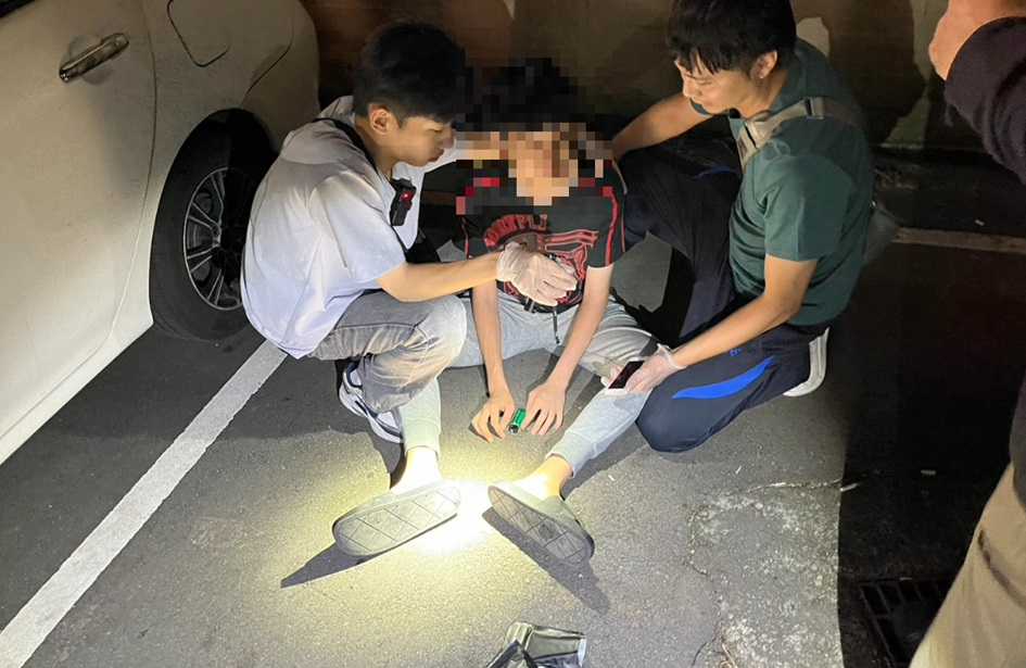 ▲圖說:中市刑警大隊偵三隊於停車場內查獲鍾姓藥頭 (圖/台中市政府提供)