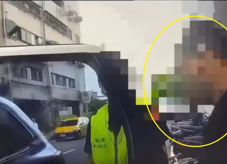 拿著鮮甜水果進廁所現吃 超商店員眼尖報警逮人 196 Cnews204230907a02