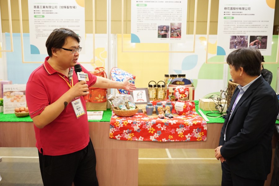 農業創新育成中心成果發表 媒合餐飲通路一條龍服務 202 張記食品行在農科院育成輔導期間,完成客家酸菜梯度減鹽醃漬製程、功效乳酸菌醃漬系統