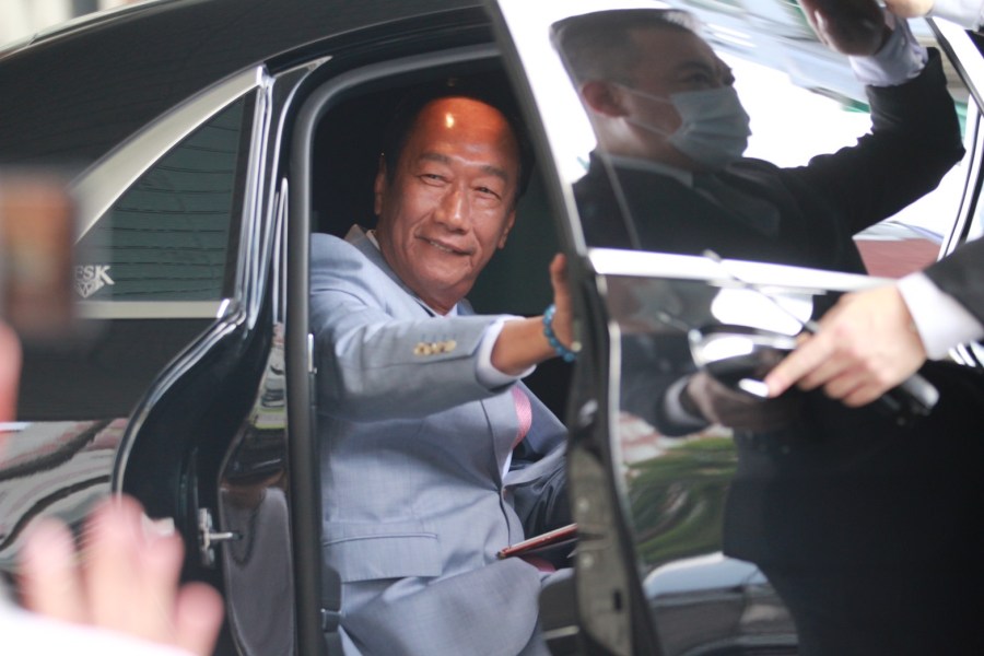 【Lowi Ai 大數據2024總統大選網路聲量4-2】王鴻薇稱侯友宜開始「倒吃甘蔗」 黃士修提郭台銘擁3大優勢 194 【Lowi Ai 大數據2024總統大選網路聲量4-2】王鴻薇稱侯友宜開始「倒吃甘蔗」 黃士修提郭台銘擁3大優勢 193