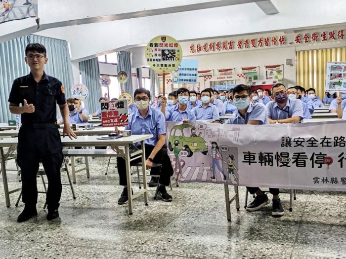 提升工業區行車安全觀念 莿桐警前進工廠交安宣導