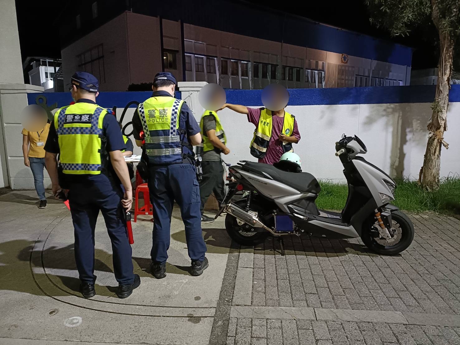 暑假結束校門開 ,基四警守護治安不打烊。(記者宋紹誠翻攝)