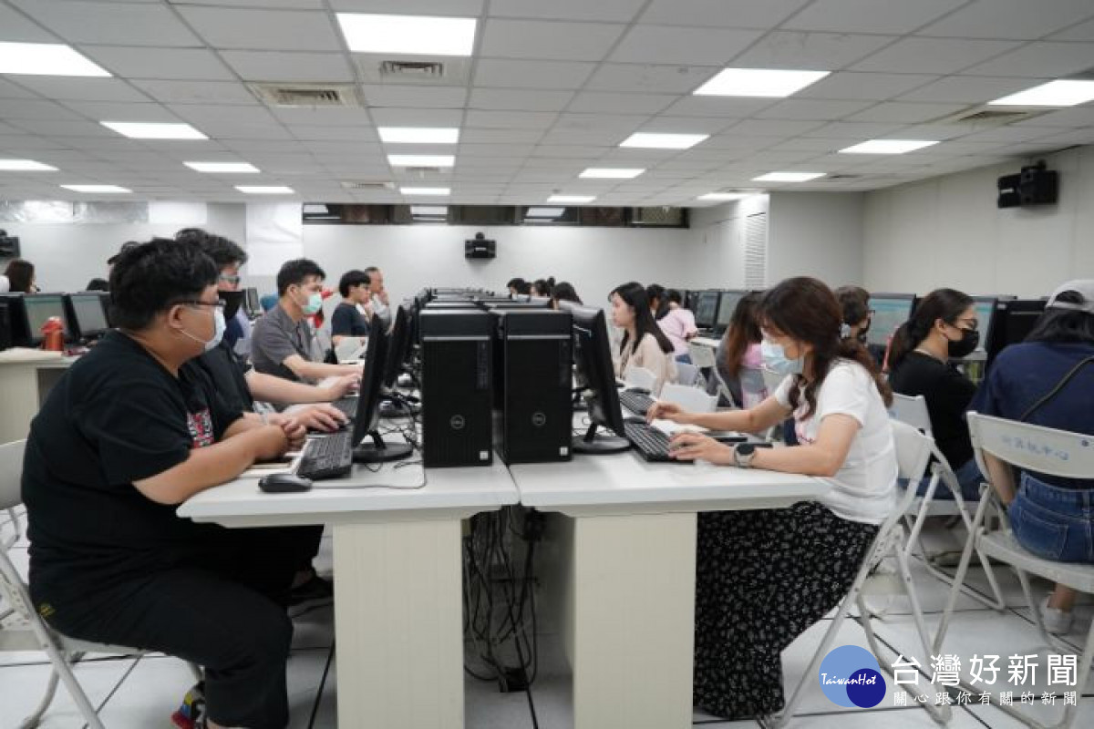 中華大學圖資處推出ChuGPT新一代AI校園客服聊天機器人，大幅增加答題準確性