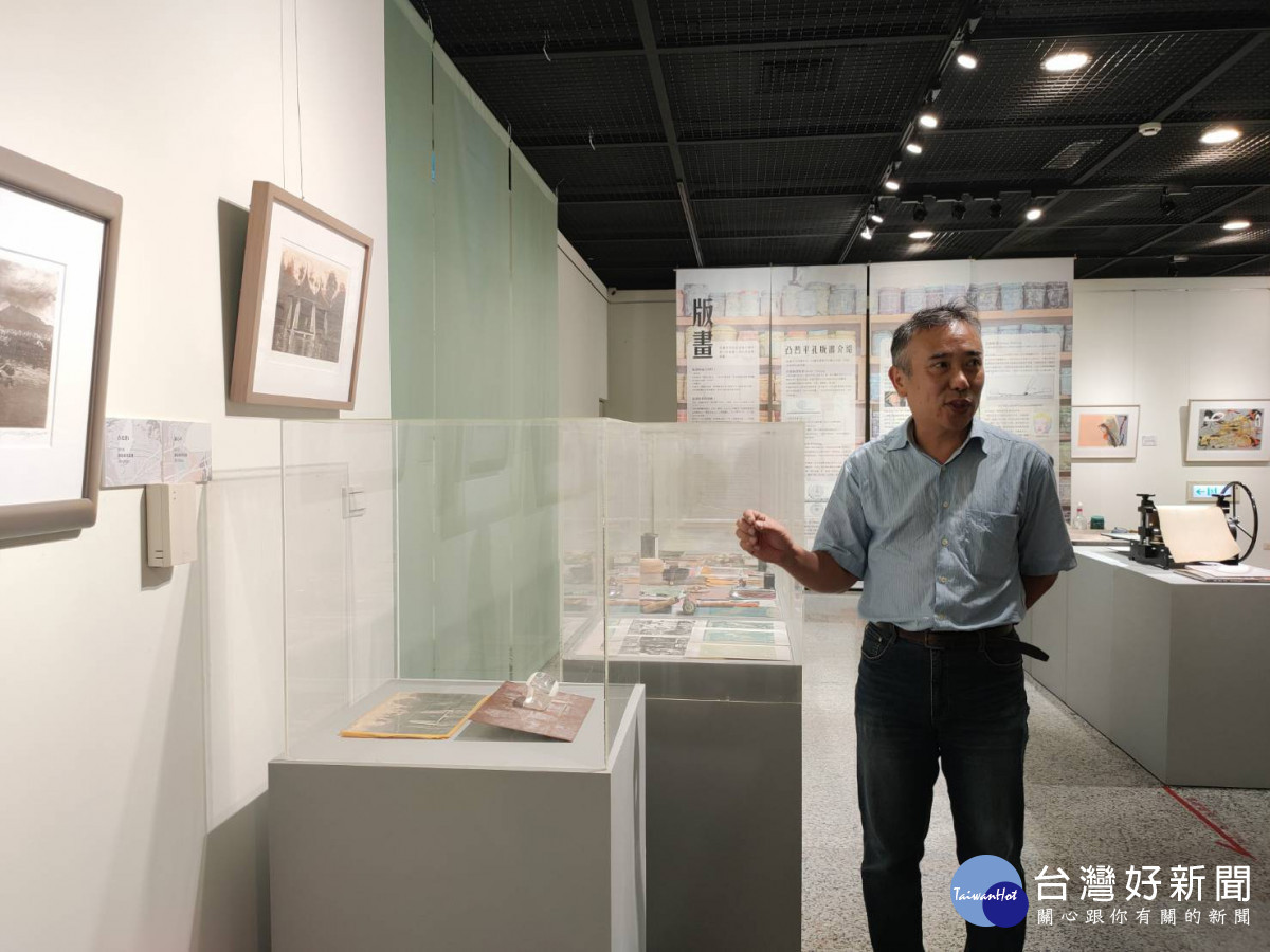 光影藏故鄉,印痕展心境 ,潘孟堯版畫創作展寫實記錄。圖/記者鄧富珍攝
