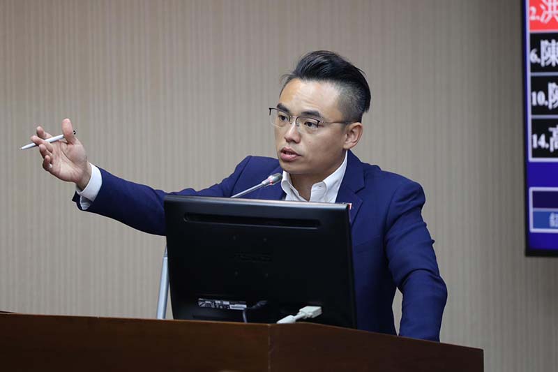 國民黨立委洪孟楷質疑超思進口巴西雞蛋有禽流感疑慮,要求行政院長陳建仁專案報告。圖/取自洪孟楷臉書