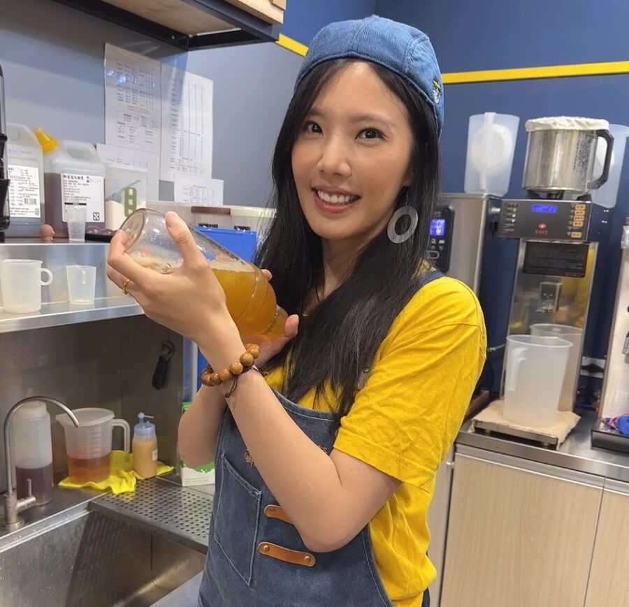 葉華擔任甲文青一日店長 竟被客人提出無理要求:趕快罵我!