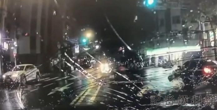 北市木柵騎士自摔民眾幫忙挨撞 騎士遭拖吊車輾釀1死2傷 65 1694134636247 | 社會 社會 記者爆料網