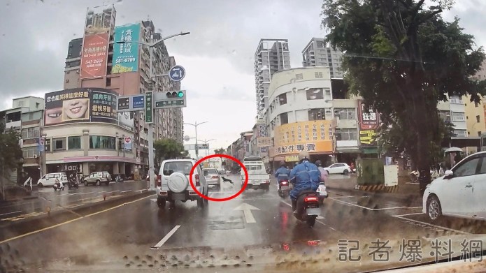 鬼月離奇車禍! 轎車路口挨撞肇事者竟是「小黑」 60 A26D47F0 DD8A 43F7 B96B 58878A38ED23 | 社會 社會 記者爆料網