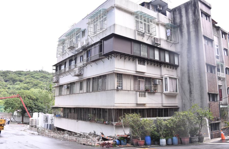 大直民宅坍塌「一樓變地下室」 北市聯醫即起設專門門診、專車接送醫療 220 大直民宅坍塌「一樓變地下室」 北市聯醫即起設專門門診、專車接送醫療 219