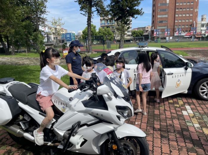前進校園交安預防犯罪宣導 斗六警籲學童勿輕信手機不明訊息