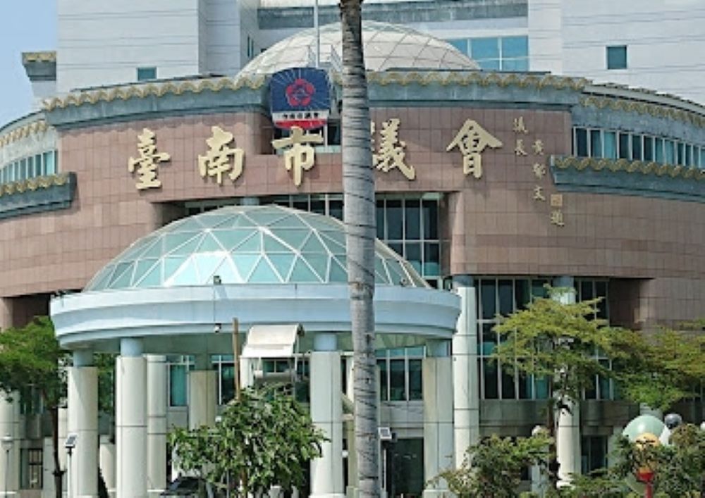 《圖說》臺南市安平區永華議事廳，摘自Google網。  