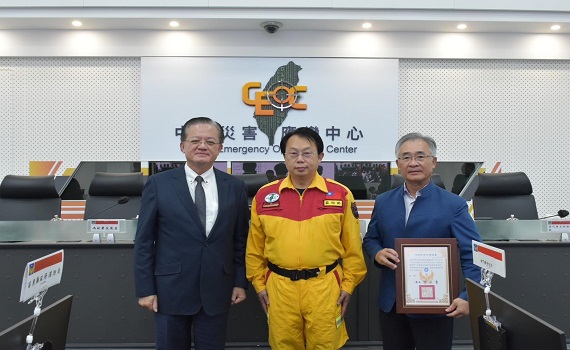 躋身國際搜救菁英 ！「高市特搜隊」榮獲國際搜救隊伍證書及標章