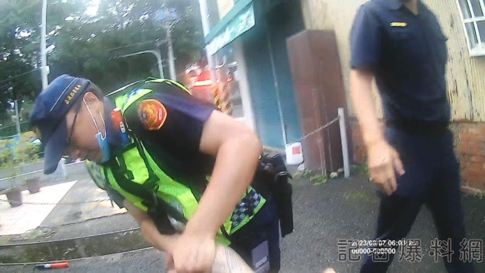 失聯移工遇盤查落跑 遭年輕女警壓制上銬 65 5B42E06E B847 4152 BC20 87F0BCC0D373 | 社會 社會 記者爆料網