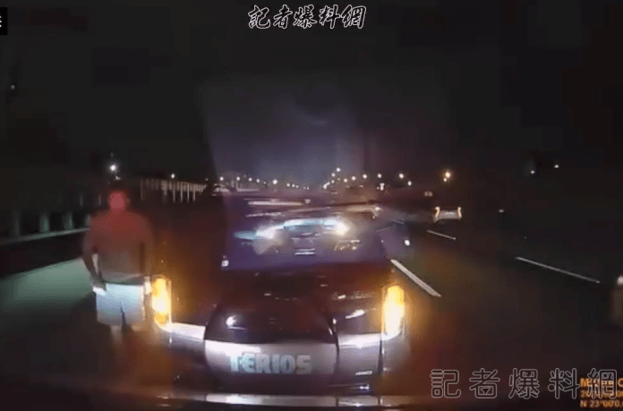 頭殼壞去了嗎?休旅車駕駛國道阻擋救護車還下車想嗆聲 挨罵趕緊上車落跑 61 休旅車駕駛國道阻擋救護車還下車想嗆聲 挨罵趕緊上車落跑
