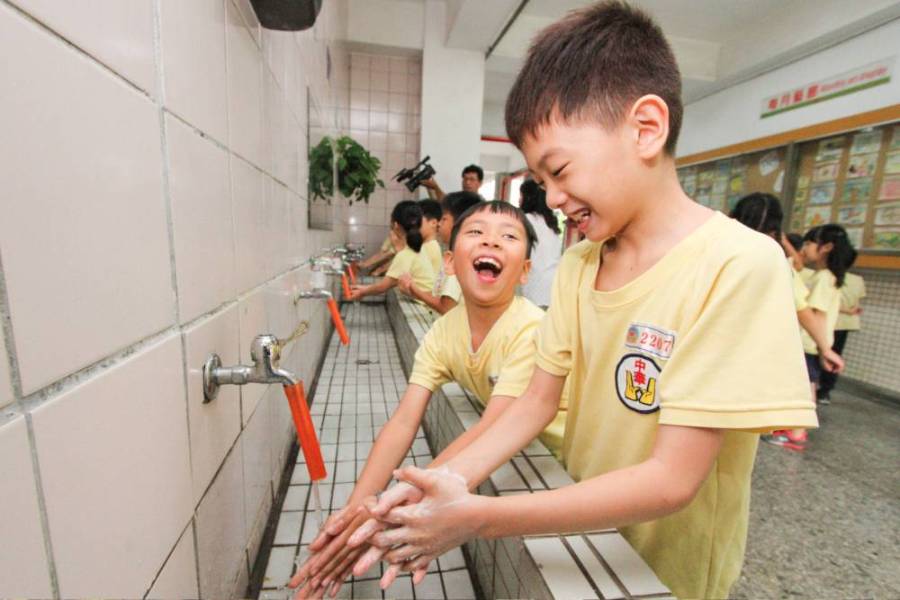為保護幼童搶打腸病毒疫苗 藍綠民代爭取開放公費 226 為保護幼童搶打腸病毒疫苗 藍綠民代爭取開放公費 225