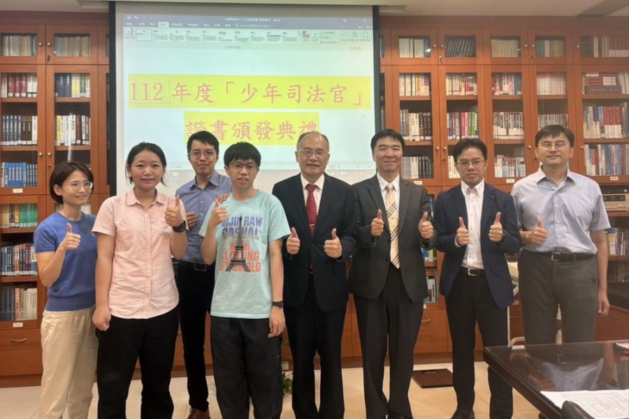 優秀學子獲頒少年司法官證書 雄檢安排檢察官任義務導師 264 優秀學子獲頒少年司法官證書 雄檢安排檢察官任義務導師 263