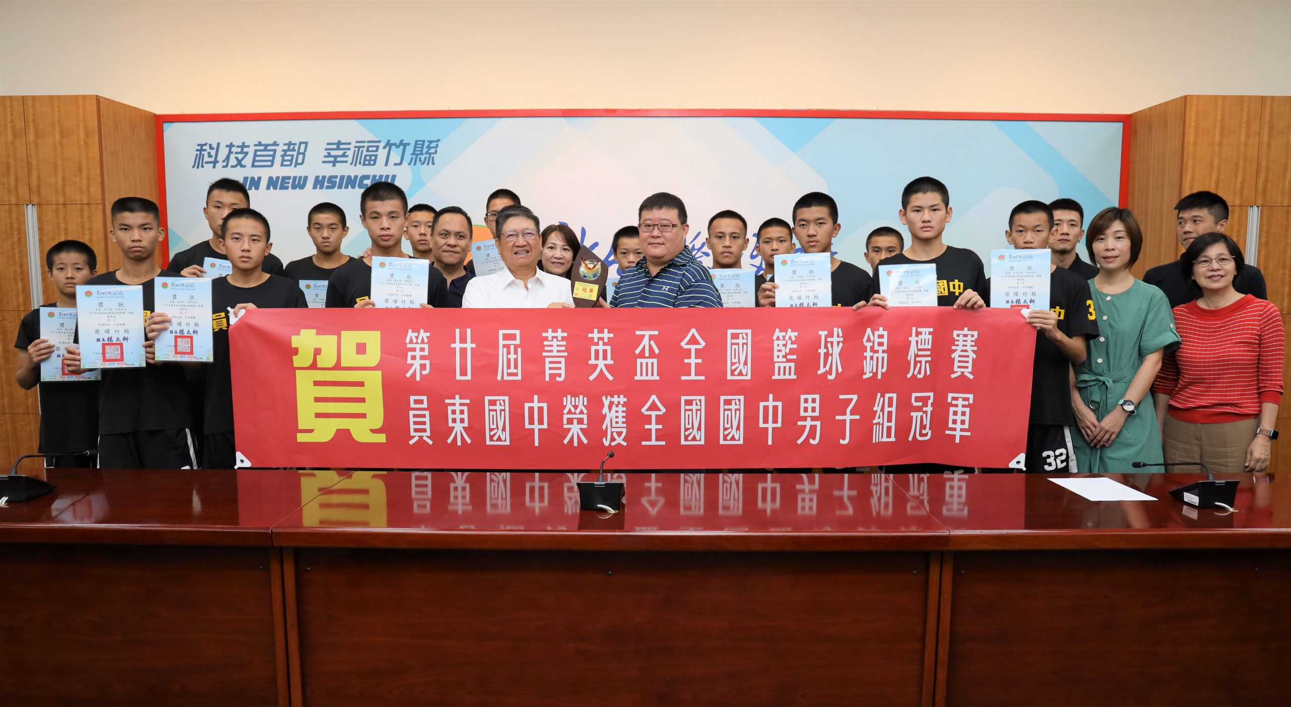 員東國中奪菁英盃籃球賽冠軍 楊文科讚選手努力不懈