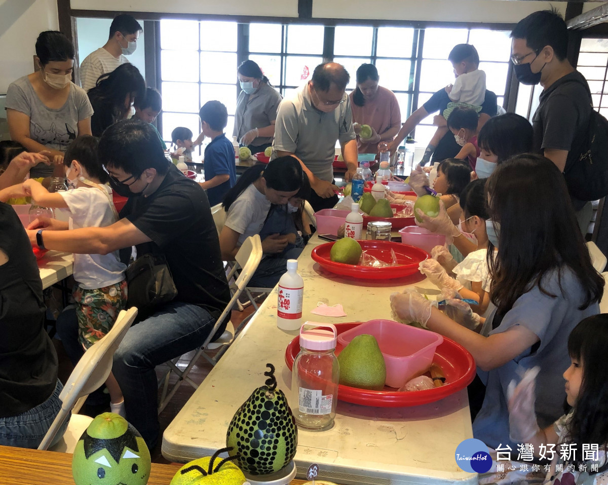 大家動手做柚子清潔劑