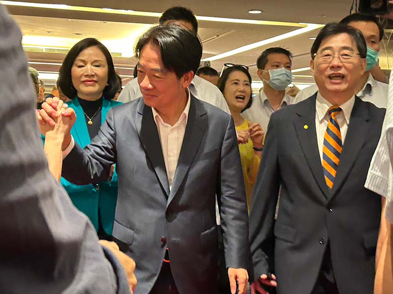 民進黨參選人賴清德10日出席台北市台南市同鄉會40週年大會時表示,從來沒有一位總統是台南市長出身,他要順利贏得此次大選,需要台南鄉親再次的相挺。圖/記者楊雪妍攝