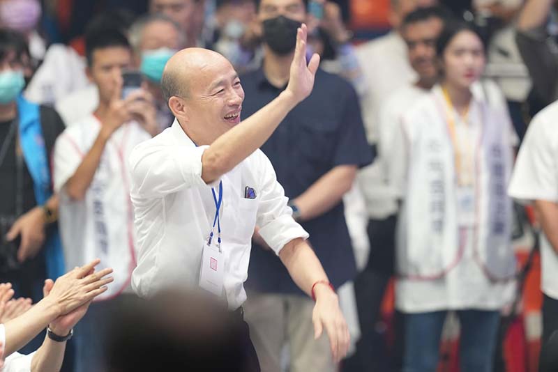 前高雄市長韓國瑜表態,願出面協商非綠整合,但應獲國民黨中央授權,才名正言順。圖/取材韓國瑜臉書