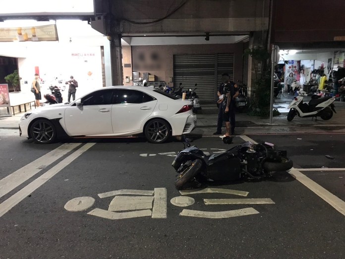 轎車右轉機車煞不住追撞 騎士顱內出血送醫不治 69 63CADF10 4C8D 4A11 8667 1A4799A00BD1 | 社會 社會 記者爆料網