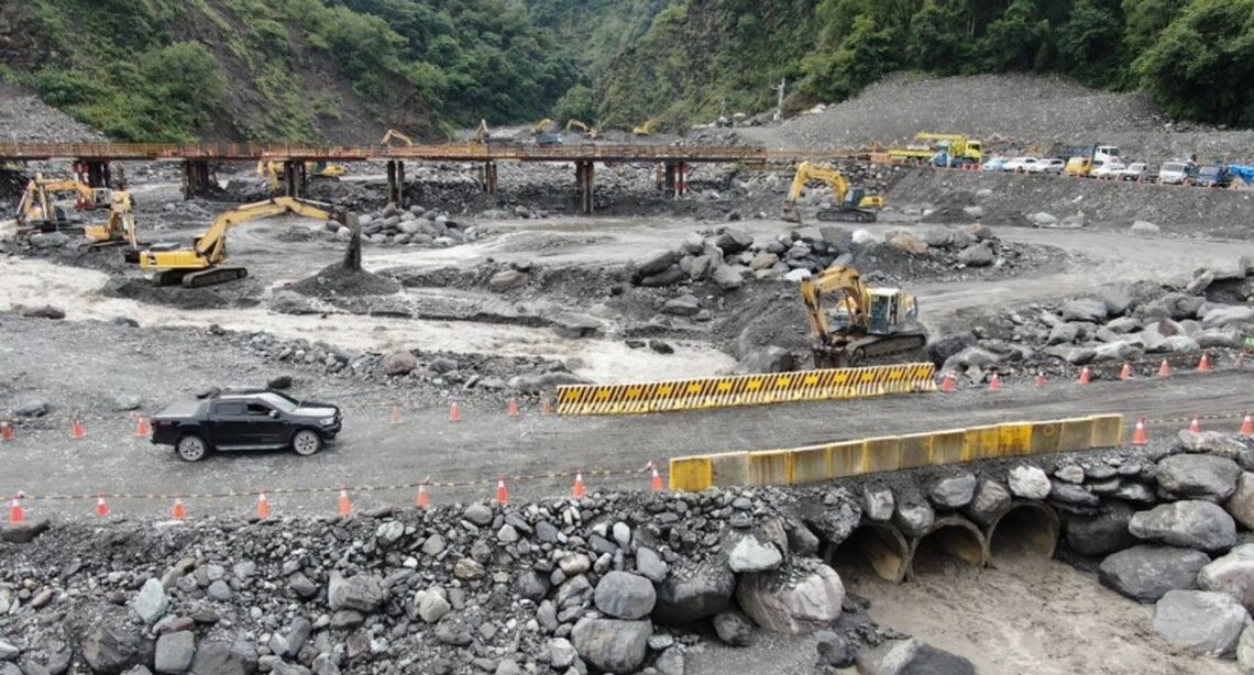 台20線明霸克露鋼便橋辦理修復補強 交通車輛改走臨時河床便道
