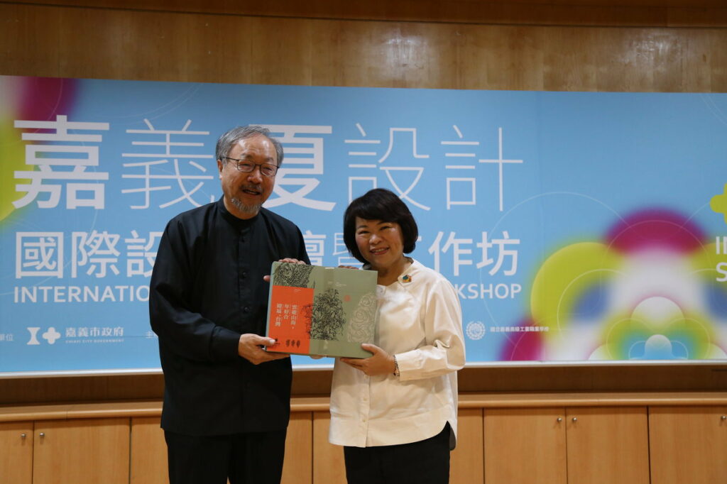 黃敏惠市長致贈禮物