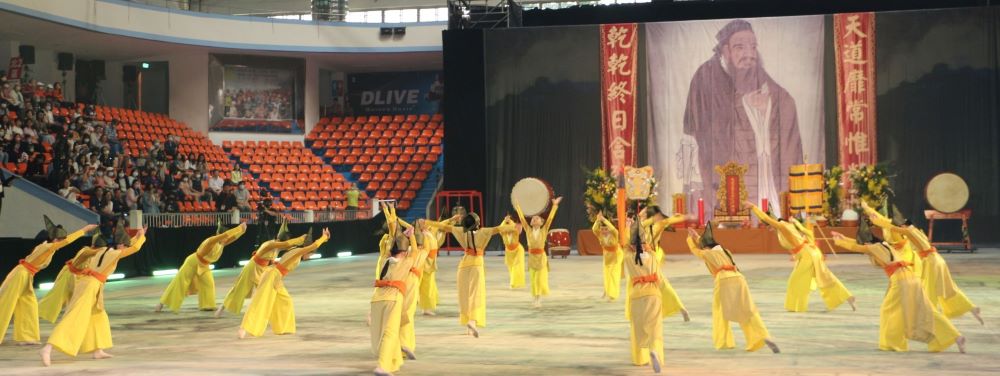 《圖說》雩舞由新北市中山國小舞蹈班26位學生表演,舞出「風乎舞雩」之悠揚姿態。〈教育局提供〉