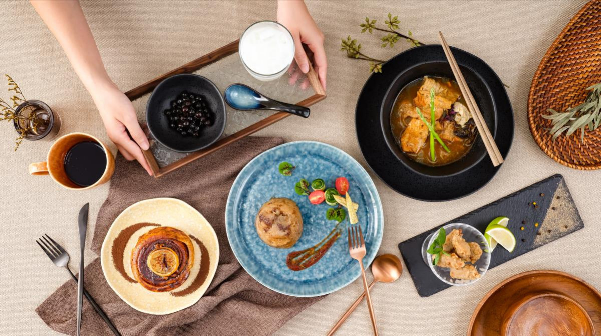 HOLA和樂家居以《食寓之秋》為主題,與台灣4大在地名店「師園鹽酥雞、林聰明沙鍋魚頭、糯夫米糕、墨潮青蛙撞奶」共同推出《HOLA城市餐桌計畫》體驗活動,即日起開放報名。