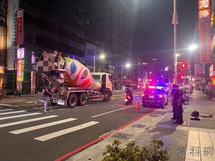 混凝土車右轉疑視線死角 直行微笑單車騎士遭輾捲車底命危 67 17CAE775 1DB6 45FD AFB6 A381AE3E9F61 | 社會 社會 記者爆料網