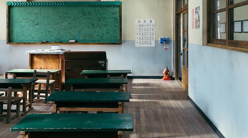 座位 初級 門 復古 內 教育 光 空的 亞洲 房間 木 亞洲人 課堂 民間 旅遊 椅子 黑板 施工 傳統 室內 文化 國家 現代 窗口 歷史 學習 古董 板 建築 老 牆 村 鎮 建築 室內 南 葡萄收穫期 鯨 學校 教訓 市中心 韓國 沒有人 地板 辦公桌 類 研究 韓國