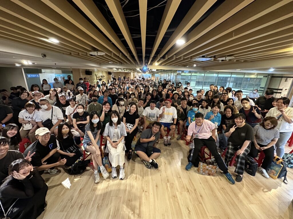 現場226位青年與講者進行大合照