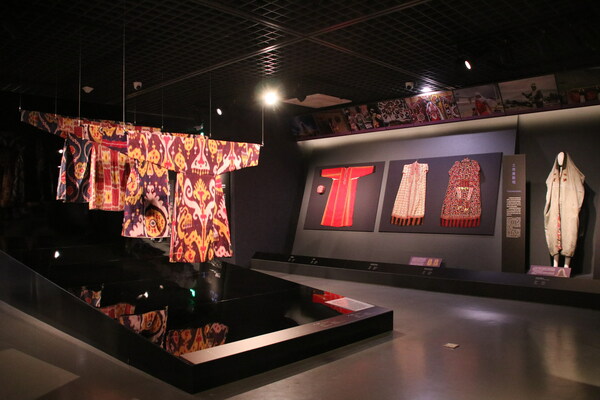 「五彩亞細亞:亞洲服飾展」在杭州中國絲綢博物館開幕