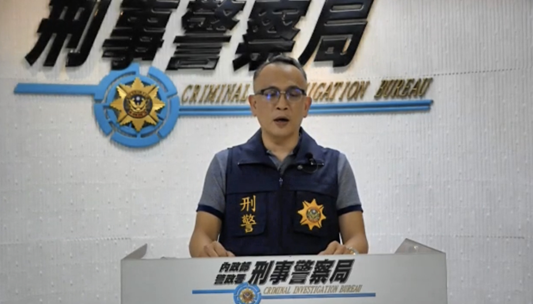 刑事局偵九大隊第一隊隊長陳烱昭說明。（記者徐煜勝翻攝）