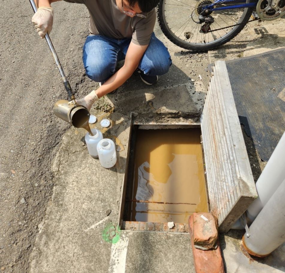 竹北市福竹街旁豆子埔溪黃泥水 縣府要求3天內恢復溝渠原狀