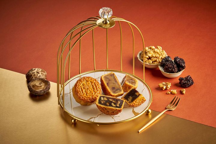 月餅新口味!萊姆酒釀桂圓絕妙搭配 黃金蛋黃酥誠意登場