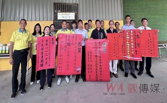 台中市太平區養蜂產銷班第1班     榮獲全國十大績優農業產銷班殊榮