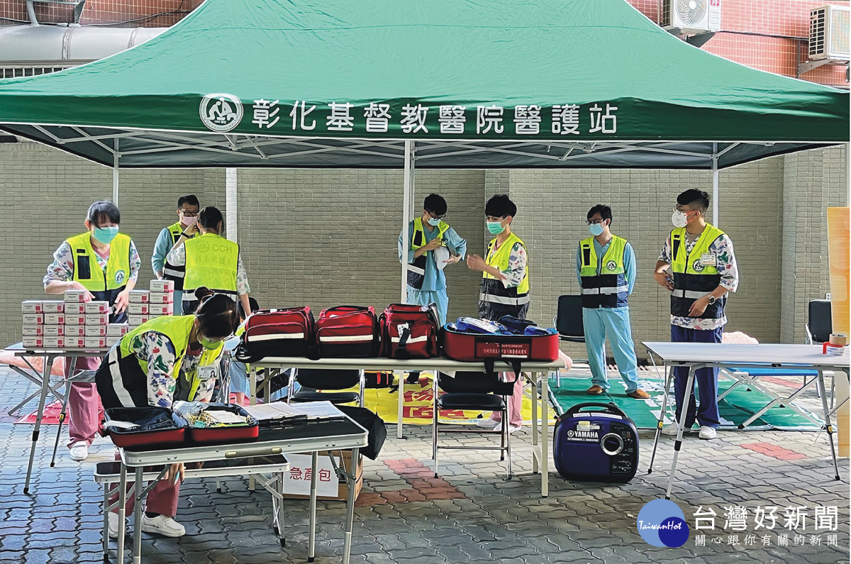 彰基醫護人員有大型活動豐富經驗,急診團隊都會成立現場緊急醫護站,協助各種救護。(彰基救護站示意照片)