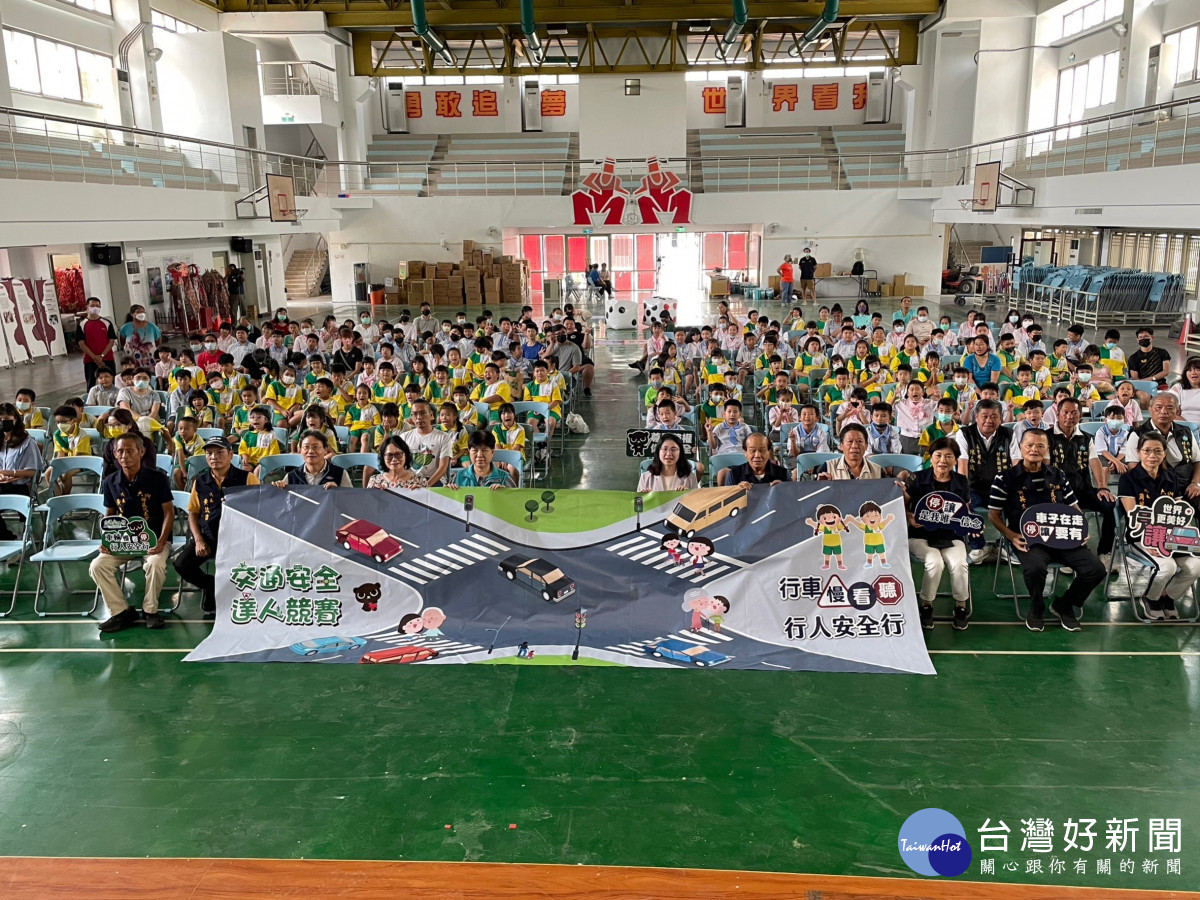 響應交通部交通安全月活動，嘉義縣政府今天在蒜頭國小活動中心舉辦112年交通安全月宣導記者會／陳致愷翻攝