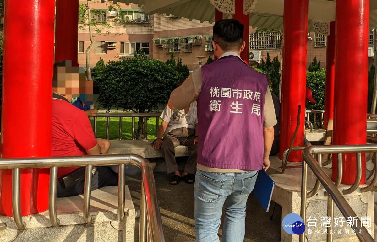 公園查獲違規吸菸行為人
