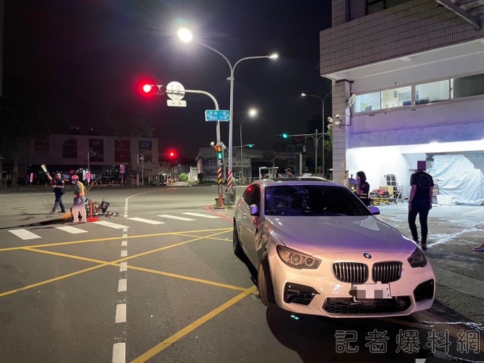 BMW左轉未禮讓 害騎士撞上慘摔 驚險撞擊曝 78 DB559718 AD94 4D34 9F51 9050504B5D5C | 社會 社會 記者爆料網