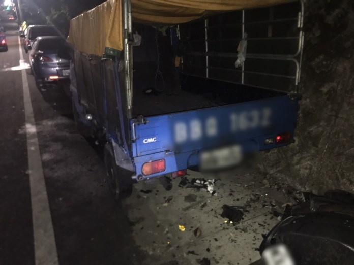 路況不熟?! 23歲男載友高速自撞路邊3汽機車 73 54A41396 DEF2 41A1 8C70 B98E2833E6D0 | 社會 社會 記者爆料網