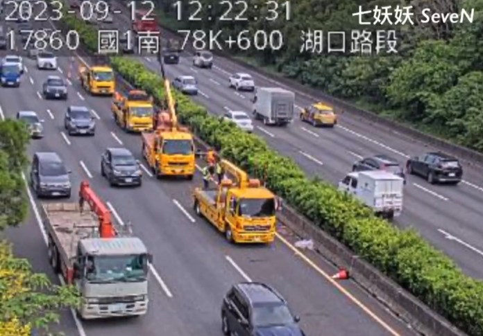 國一南下路段事故造成車流回堵。翻攝畫面 | 社會 社會 記者爆料網
