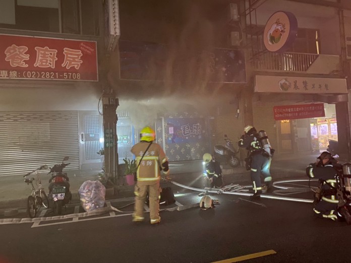 快訊/北市北投區小吃店廚房冒出濃煙 全棟居民疏散 56 713 | 社會 社會 記者爆料網